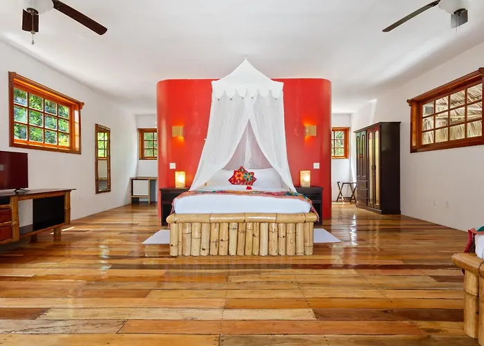 Portofino Resort-an Authentic Island Escape! Hotel