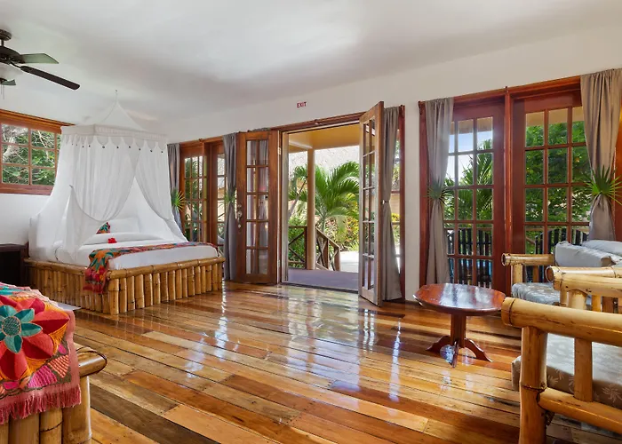 Portofino Resort-an Authentic Island Escape! Hotel